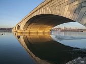 picture of bridge  - Dawn light on the Arlington bridge and Potomac river in Washington DC - JPG 