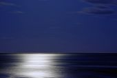 picture of glisten  - A moon light glistening off the sea - JPG 
