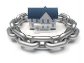 pic of security  - House surrounded by a chain  - JPG 