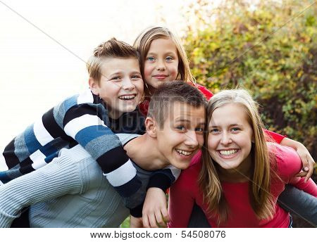 Picture%20or%20Photo%20of%20Beautiful%20children%20having%20fun%20with%20their%20au%20pair%20in%20the%20park.