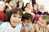 pic of children  - Large group - JPG 