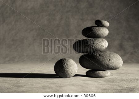 Picture or Photo of Rocks stacked precariously on top of one another is an artform. a form of zen if you will. something big corporate busines management needs more of.