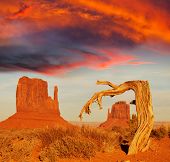 foto of valley  - Monument Valley - JPG 