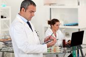picture of science  - Man and woman in laboratory - JPG 